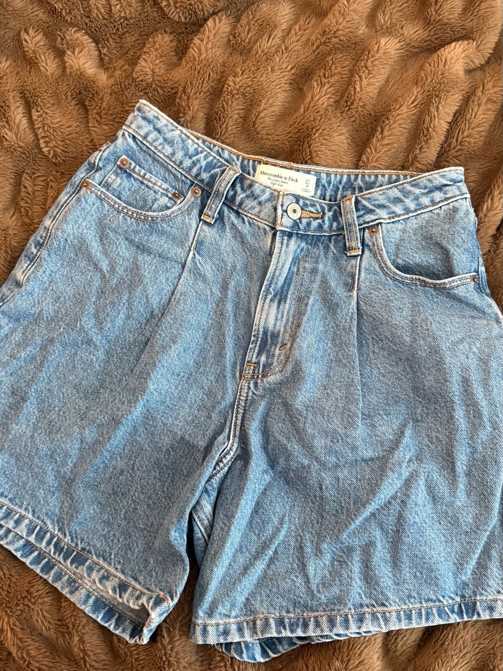 Abercrombie & Fitch Loose Short High Rise, Medium - Size 27/4 Curve Love
